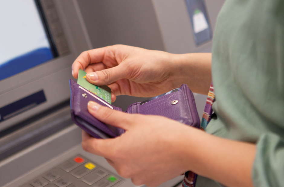 Bankomatas, mokėjimo kortelė, pinigų išgryninimas