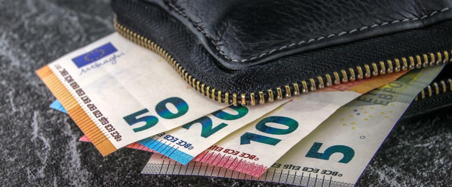 bankomatas-grynieji-pinigai-eurai-Lietuvos-regionų-miesteliai-100-lba-lku